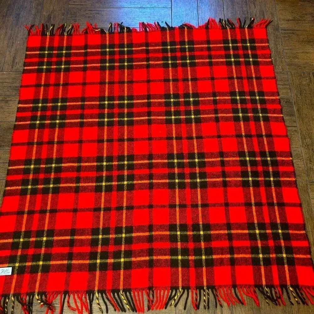 Faribo Vintage Fluff Loomed Red Black Plaid Stadium Blanket 52